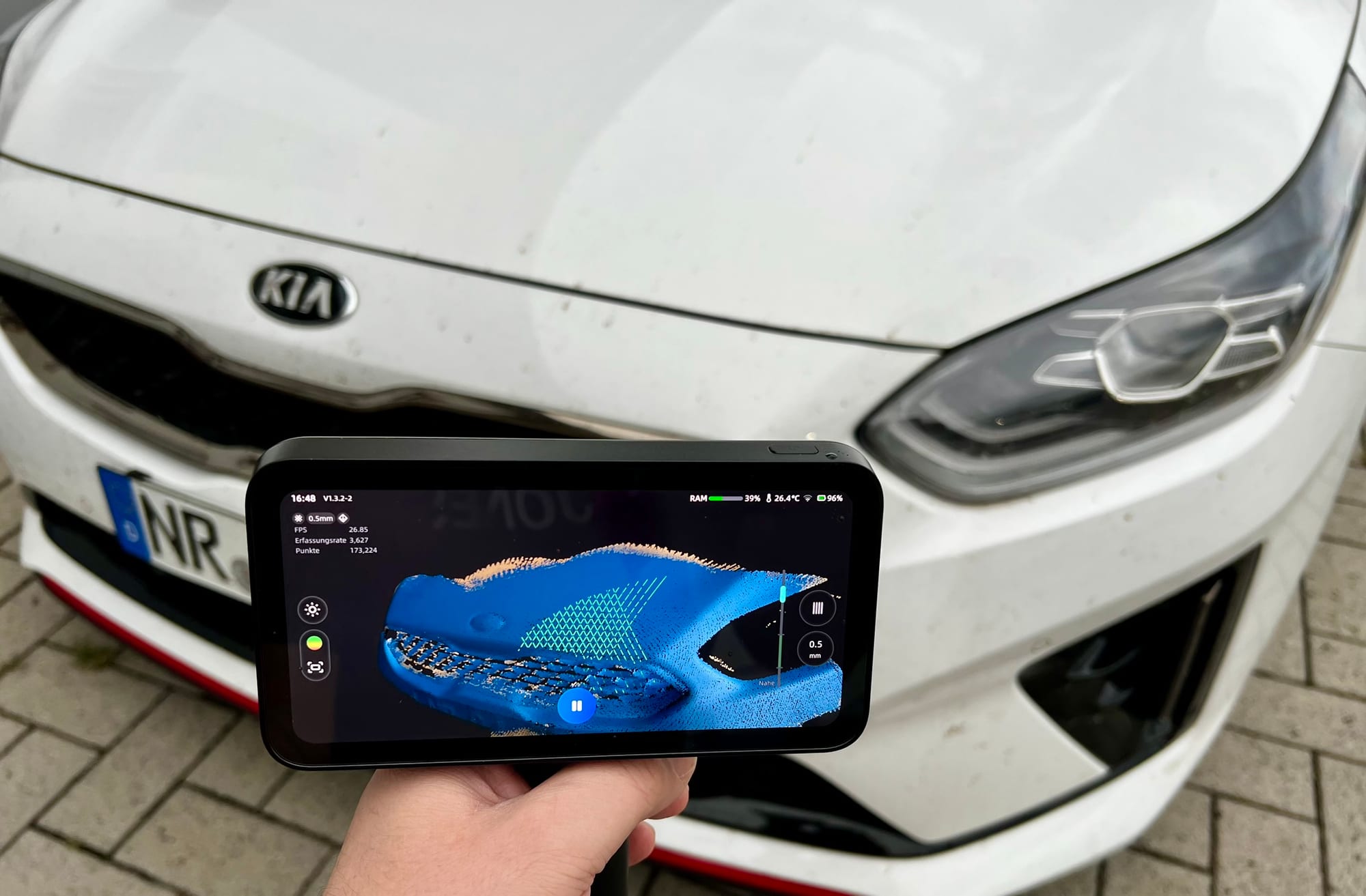 Scanning the front of a Kia with the EinScan Rigil Lite