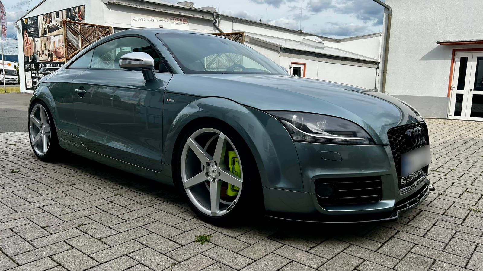 Audi TT 3.2 MK2 Coupé, front three-quarter view from the right with honeycomb grille