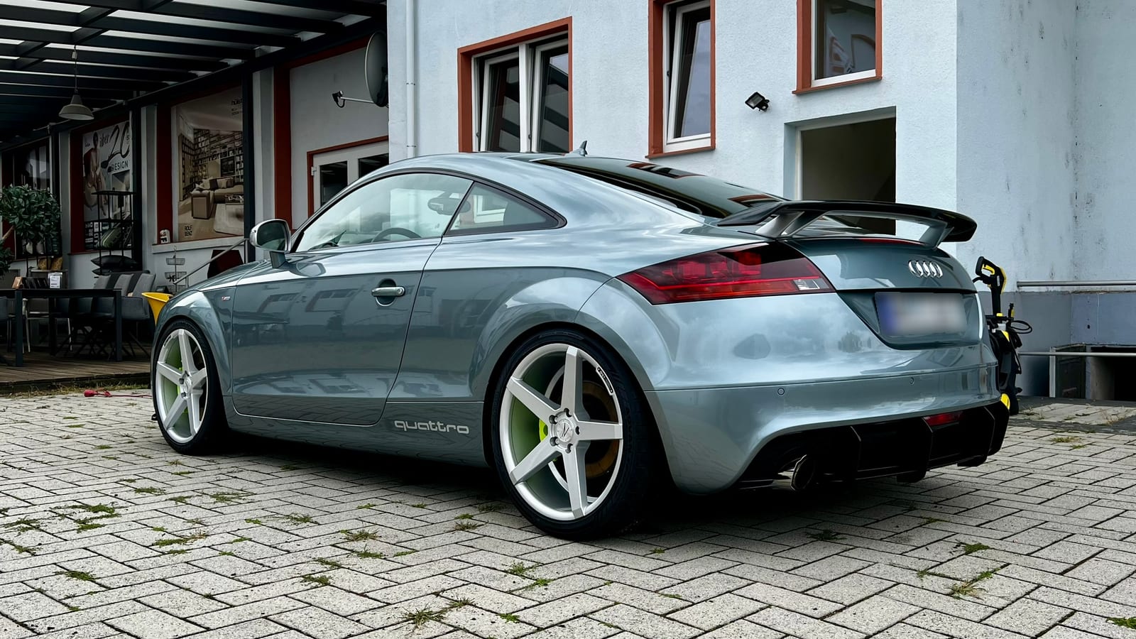 Audi TT 3.2 MK2 Coupé, rear three-quarter view with TT-RS rear spoiler