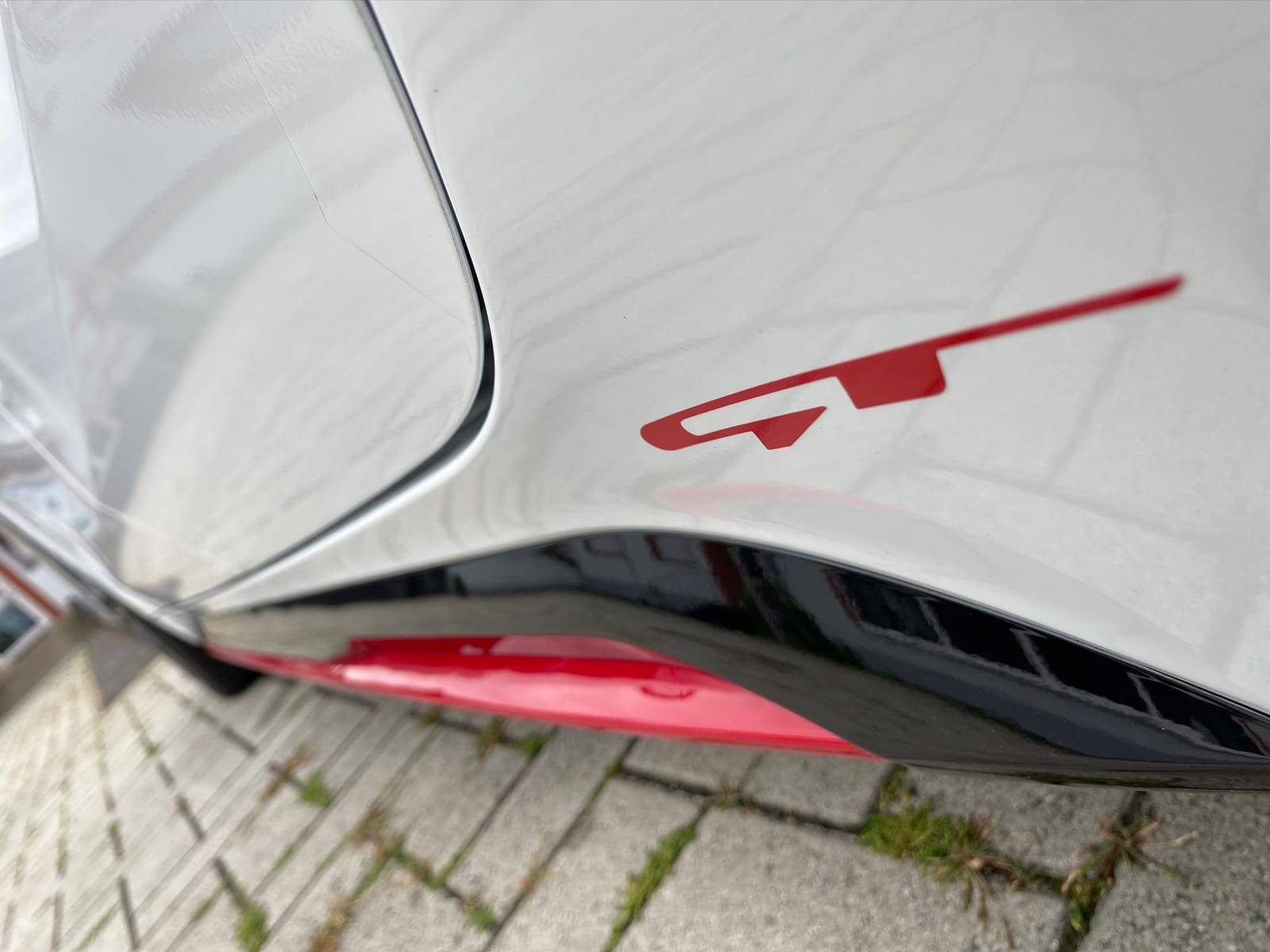 Red GT emblem above the side skirt of the KIA ProCeed GT