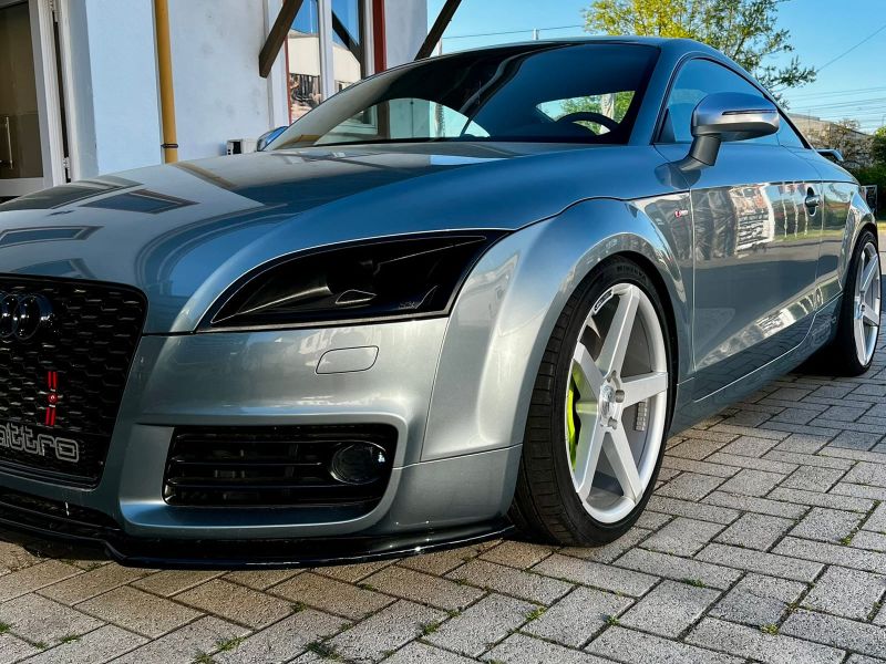 The TT from the front, intake in the headlight