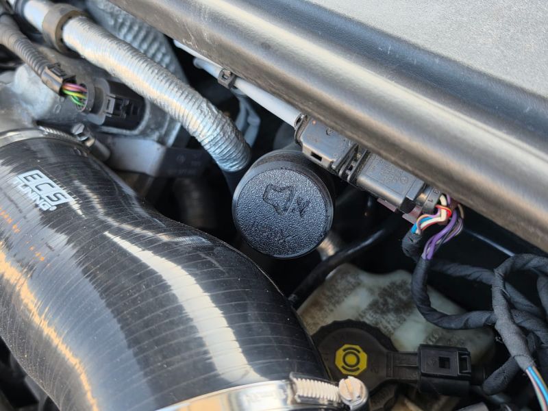 Sound tube cap next to the silicone intake hose