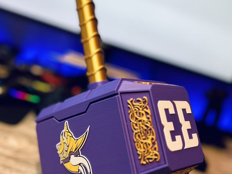 The finished hammer with gold ornaments on its rock