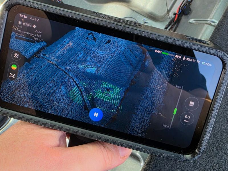 Scanning the rear footwell, point cloud on the scanner display