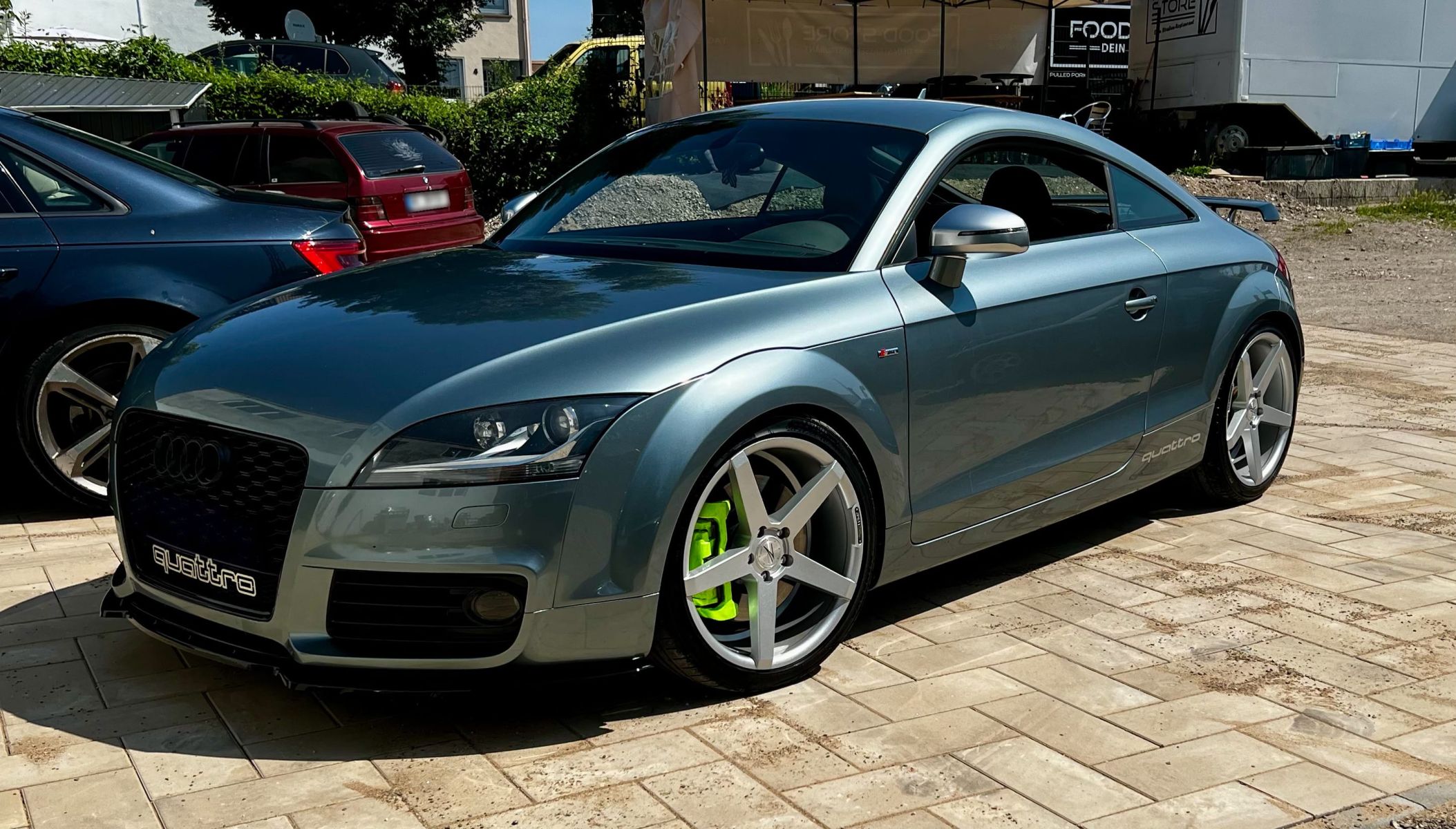 Audi TT 3.2 MK2 Coupé, front three-quarter view with lime green brake calipers