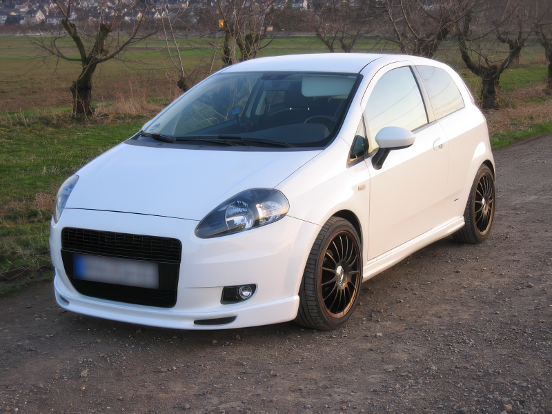 Fiat Grande Punto Sport in white, front three-quarter view