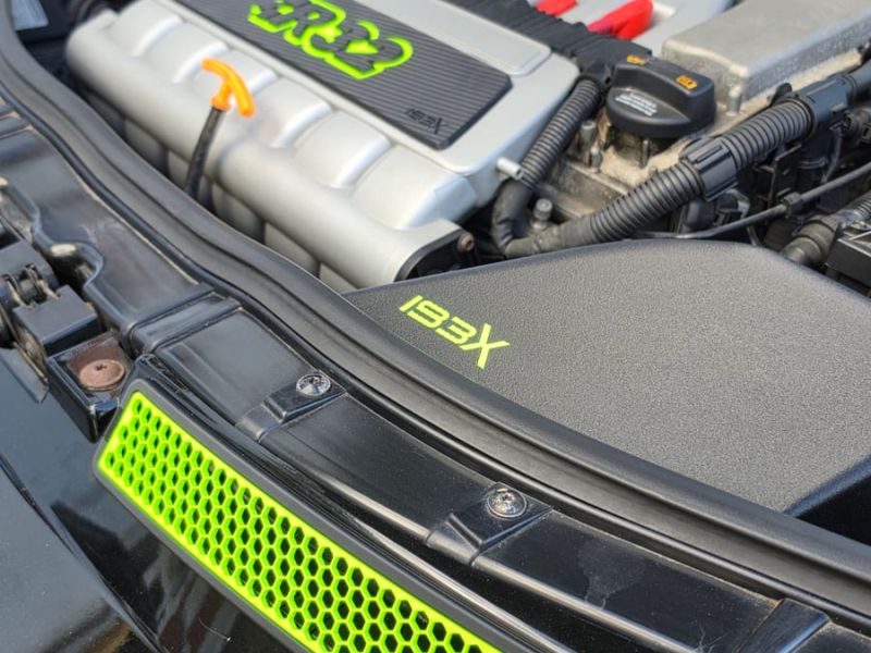 Lime insert and R32 engine cover badge in the engine bay