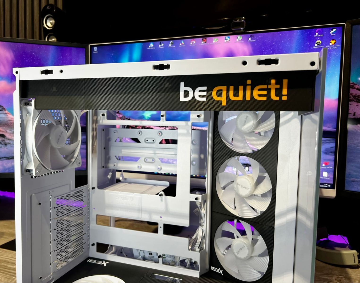 Front view of the case with the be quiet! radiator cover and the side fans