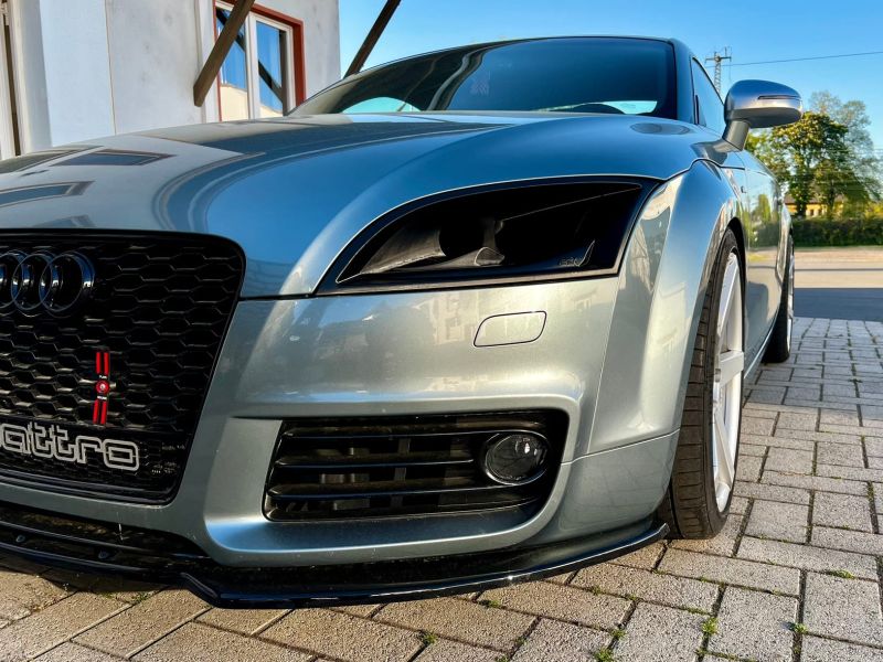 Front of the TT with the intake behind the headlight