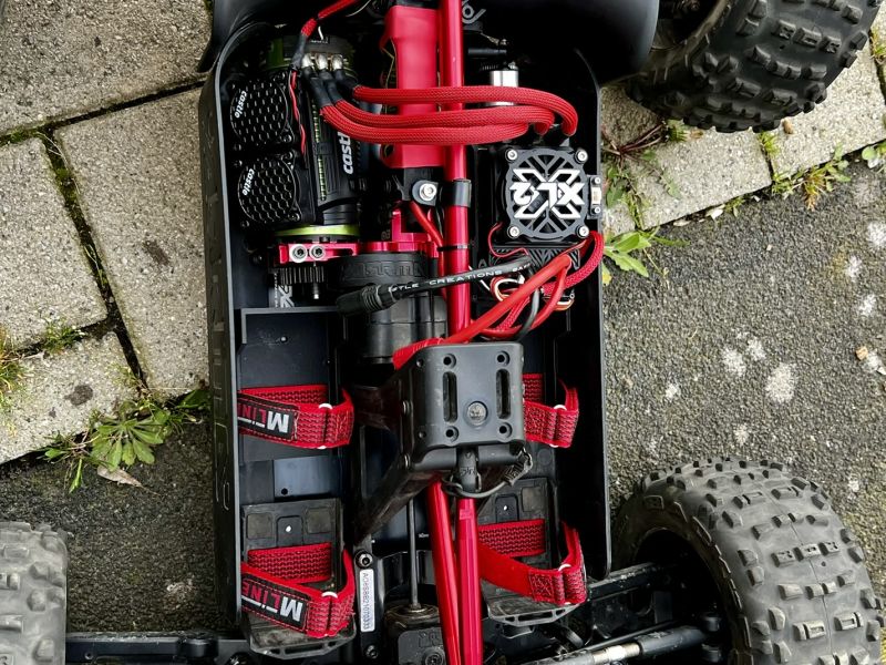 Arrma Outcast 8S
