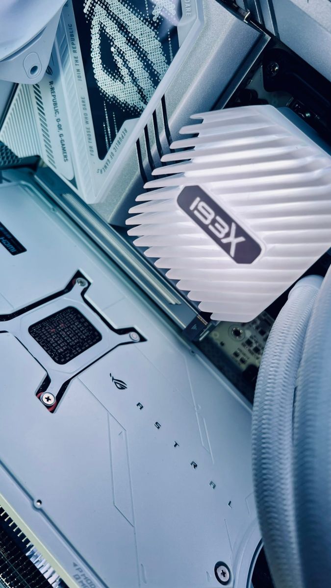 The printed Light Loop badge in white on the pump head