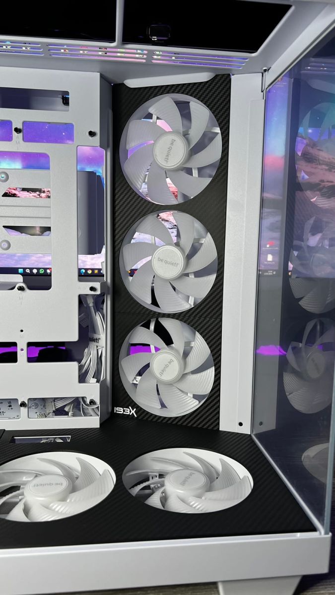 The side fans behind the printed carbon-texture panel