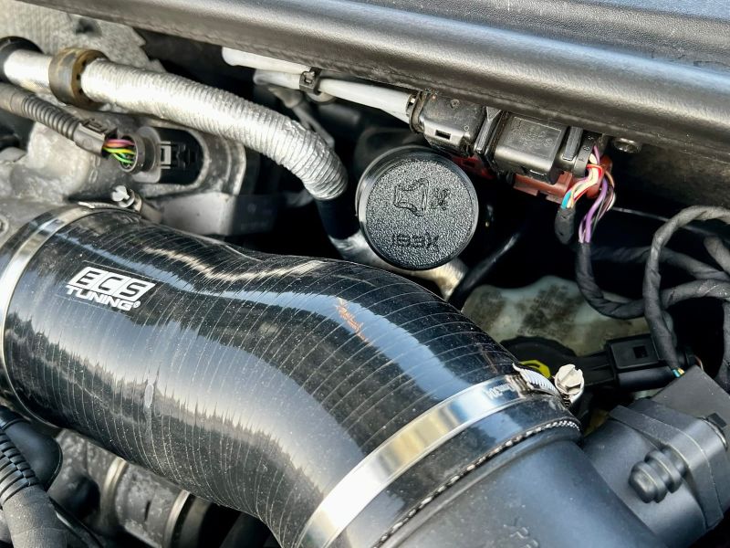 The sound tube cap with the mute icon next to the silicone intake hose
