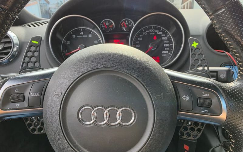 3D-printed paddle shifters on the steering wheel of the Audi TT