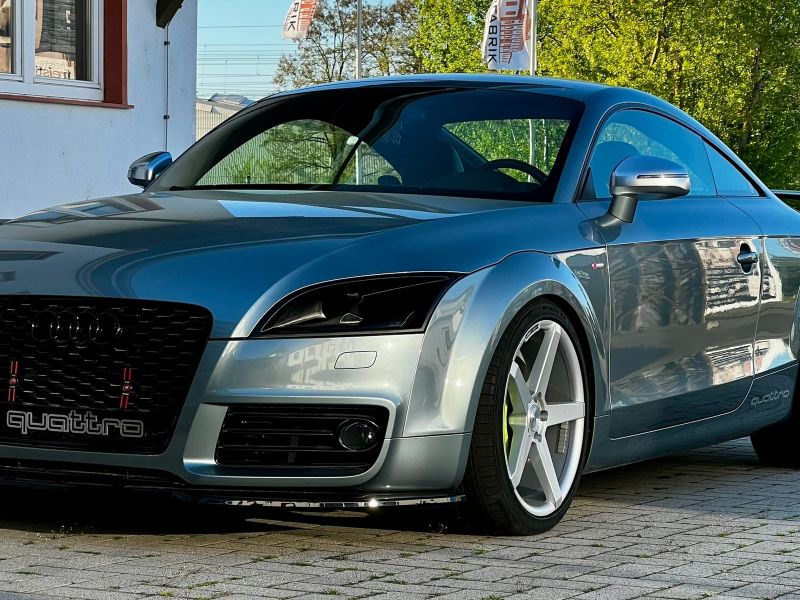 The TT from the side, headlight with intake